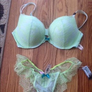 NWT VS bra/Pantie set